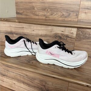 Women’s hoka Clifton 10 shoes barely worn size 11b